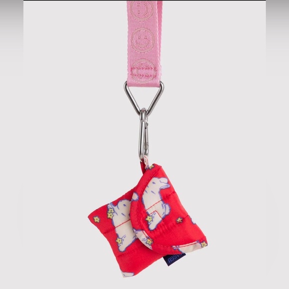 BAGGU Red Bunnies Puffy Quilted Earbud Sleeve NEW NWT - Picture 3 of 3